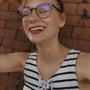 Meet your Posher, Abby